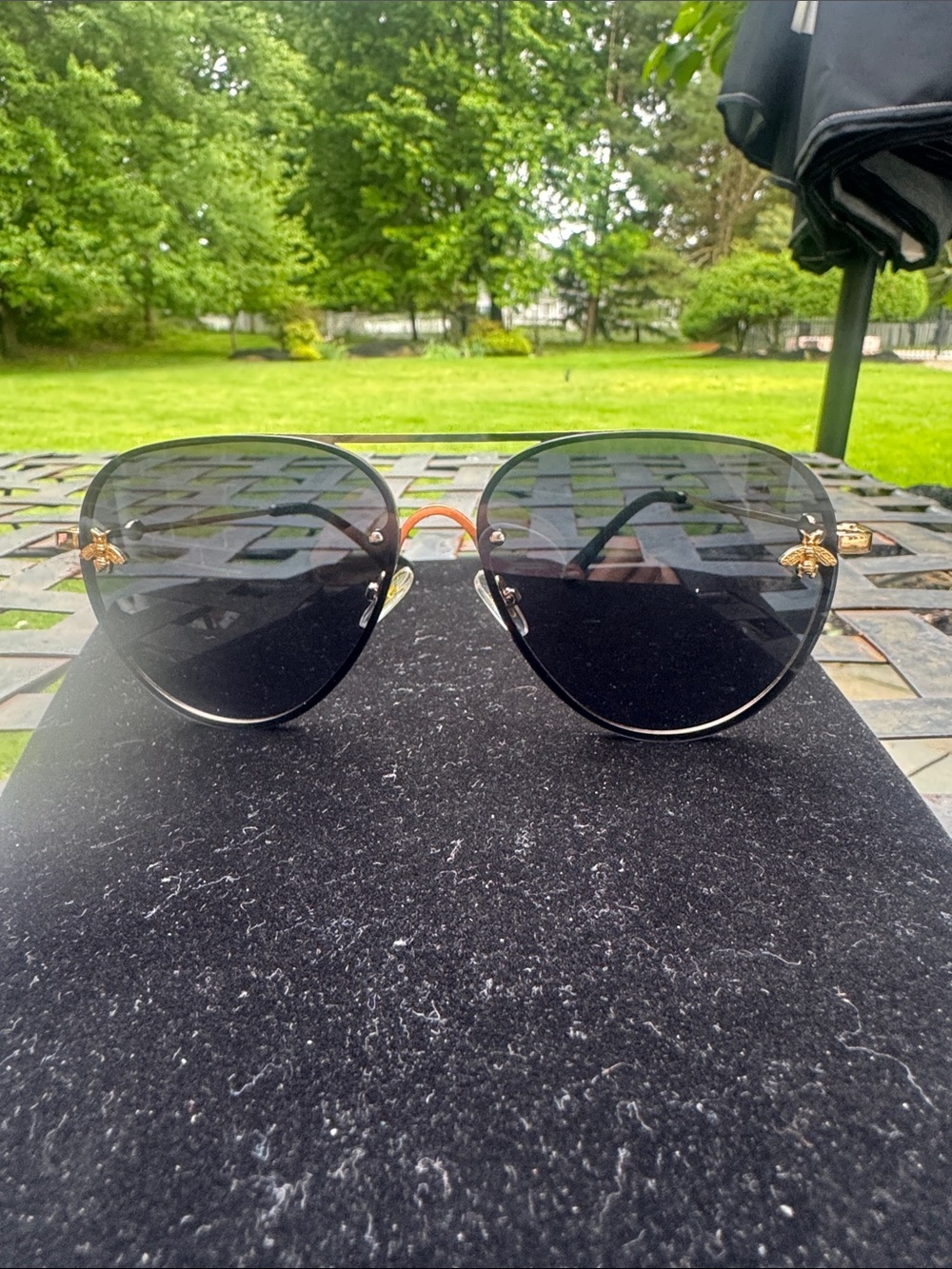 Sunglasses black  Aviator  with Gold Bee Accents - Picture 2 of 5